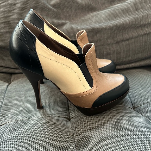 Marni scarpa pump black/ tan/ cream size 40 gently worn 3 times w/ original box - Picture 1 of 9